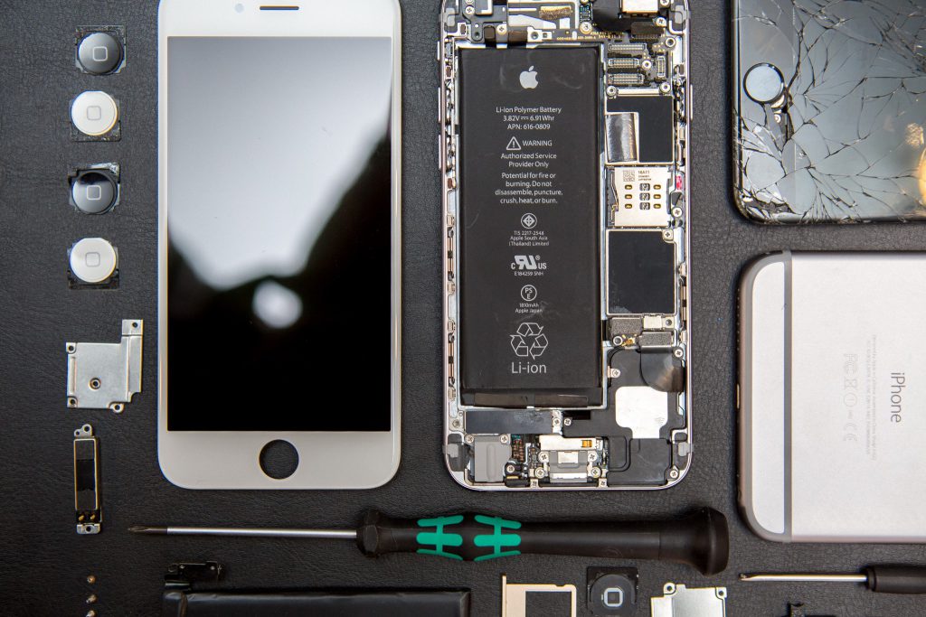 Ремонт iphone repair. Repair iphone 13 Pro. Починить айфон. Починка айфона. Разобранный айфон.