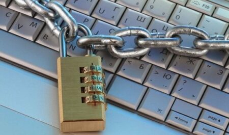 Жёлтый свет светофора: как избежать штрафа за проезд на желтый свет с камеры?