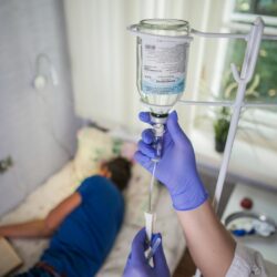 Как сделать шкаф на балконе с жалюзийными дверцами