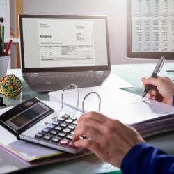 Как крепить профлист на крыше к деревянной обрешетке: советы и рекомендации