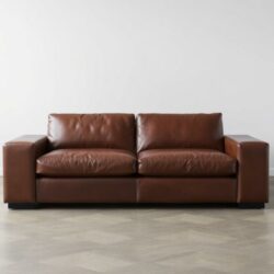 Кожаный раскладной диван: практичный стиль для гостиной и спальни